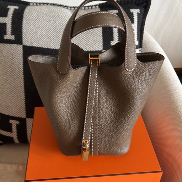 Hermes Handbags - Picotin Lock 18 2022, NIB in Etoupe